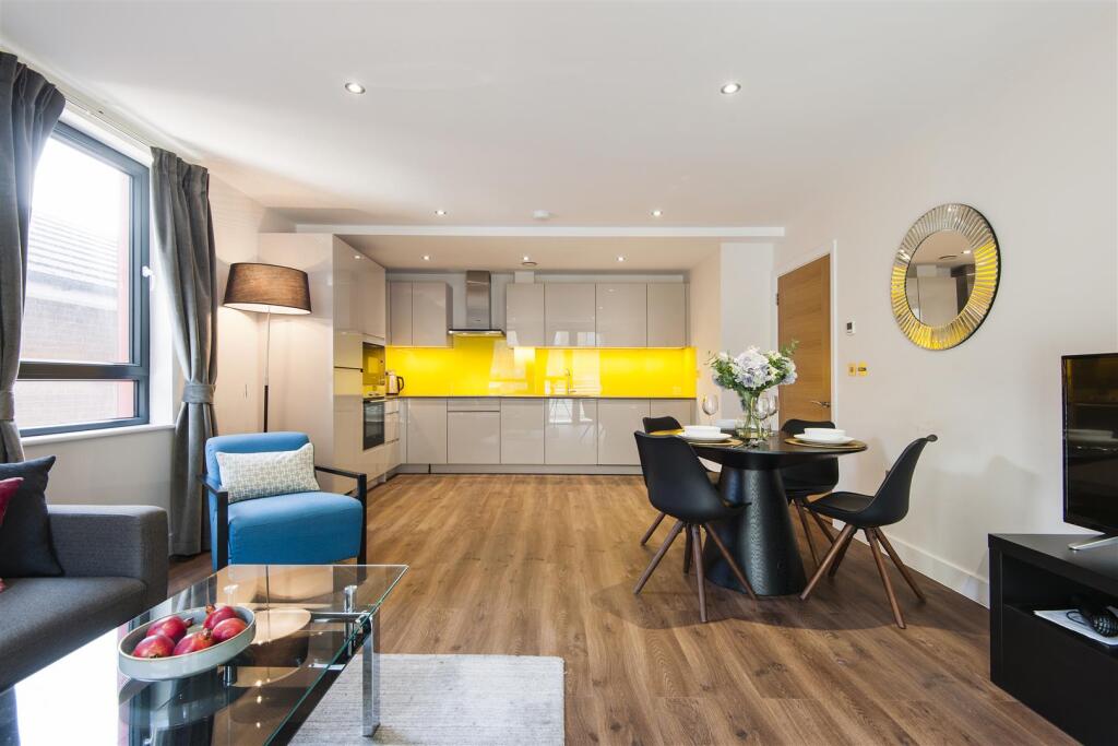 Apartment in London - More