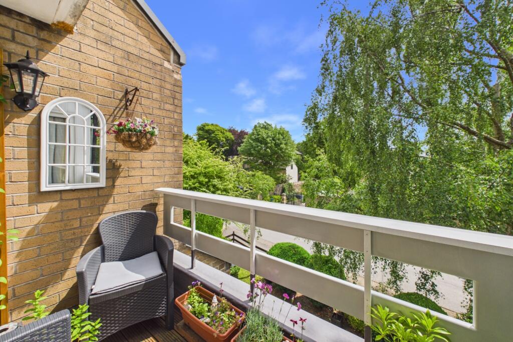 Apartment in Sheffield, South Yorkshire - More