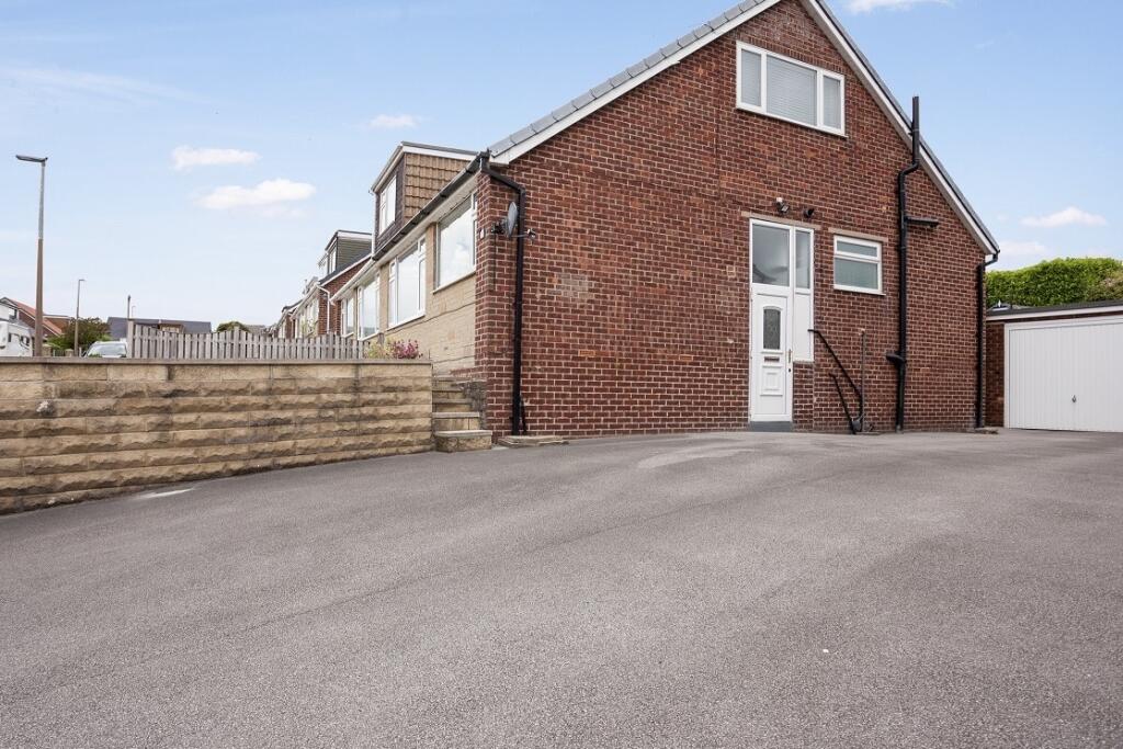 Main image of property: Moor Park Gardens, Dewsbury