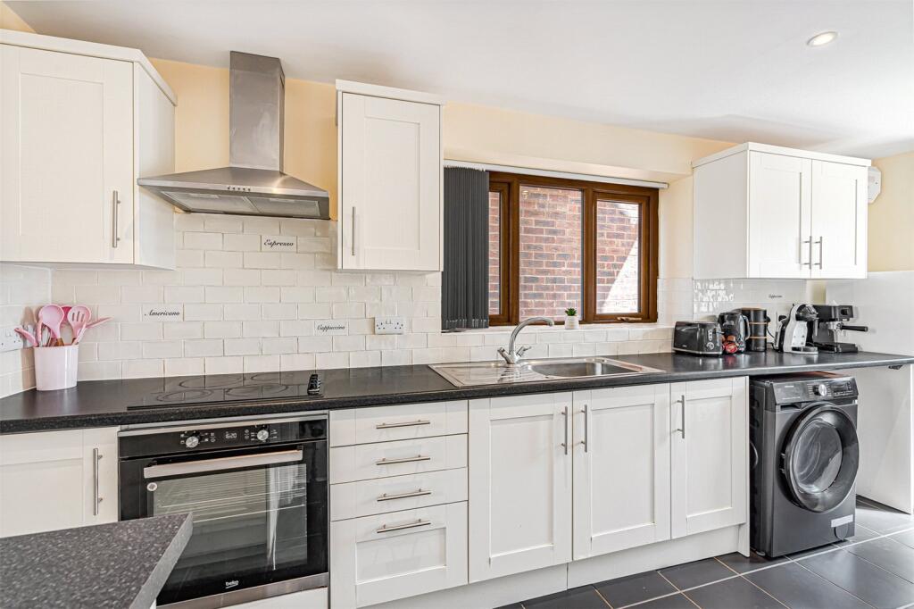 House in Kings Sutton, West Northamptonshire - View 4