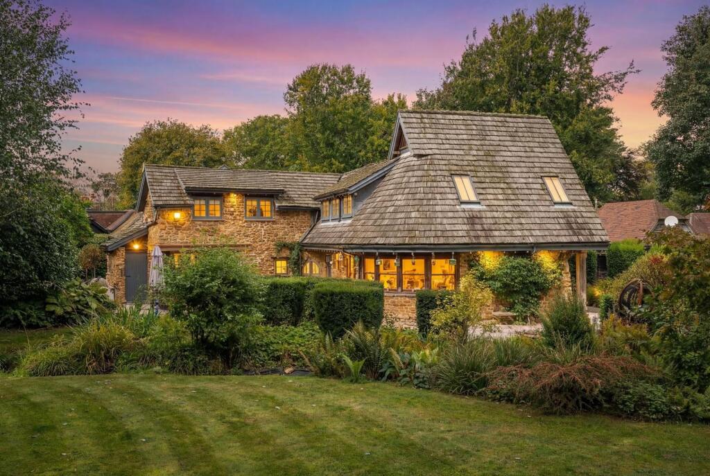 House in Reigate and Banstead, Surrey - View 2