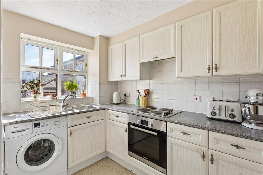 Apartment in London, Heritage Park, Furzedown - View 5