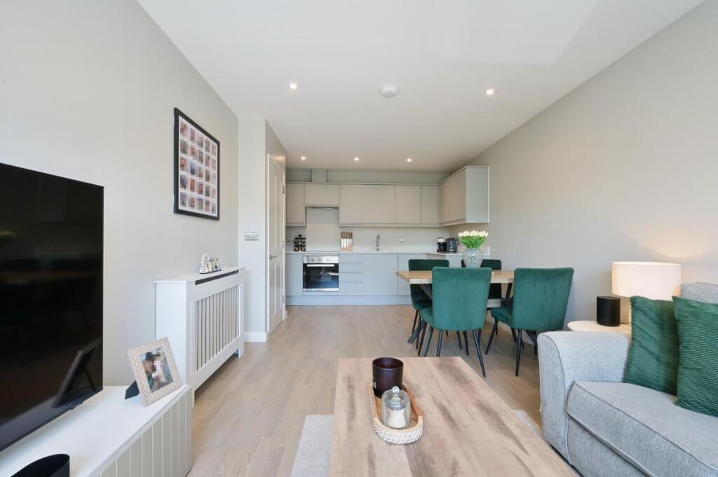 Apartment in Epsom - View 5
