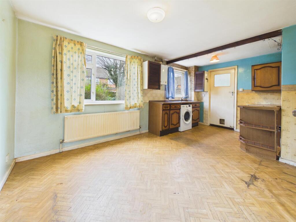 Kentwood Close, Tilehurst, Reading photo 2