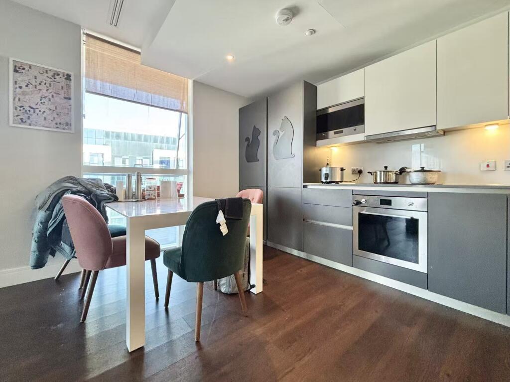 Apartment in London - More