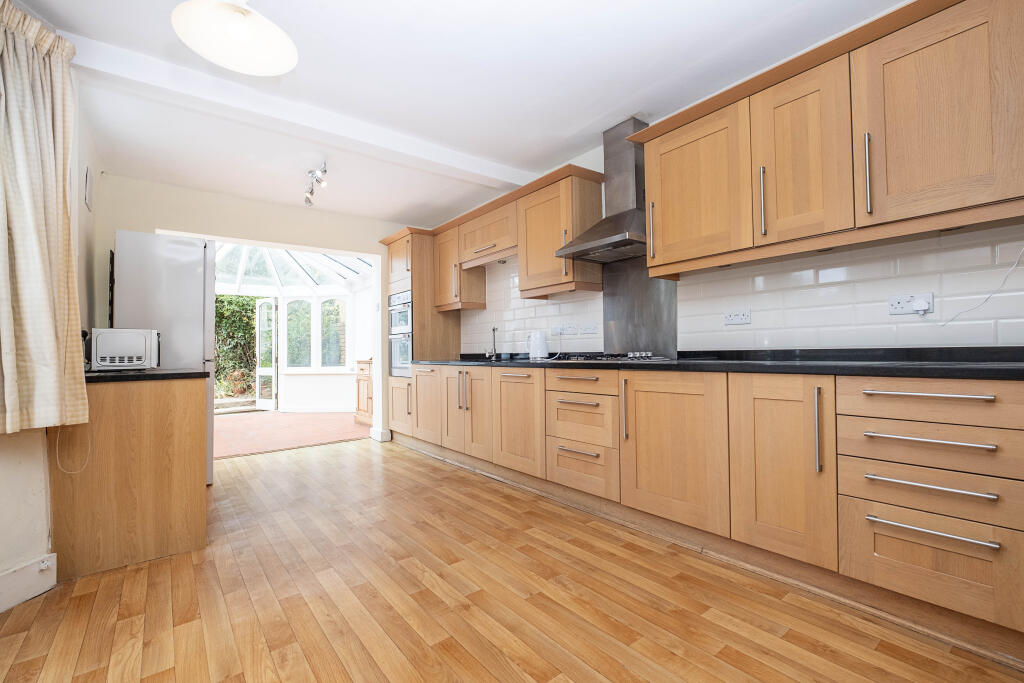 Main image of property: Earlsfield Road, London, SW18