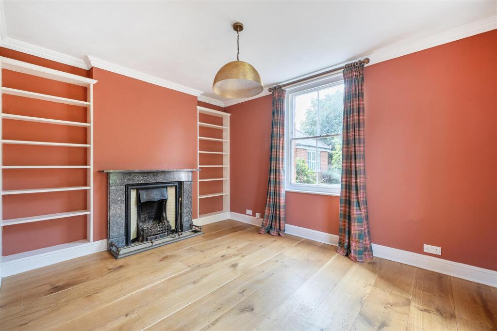 House in Dorchester, Stourpaine - More