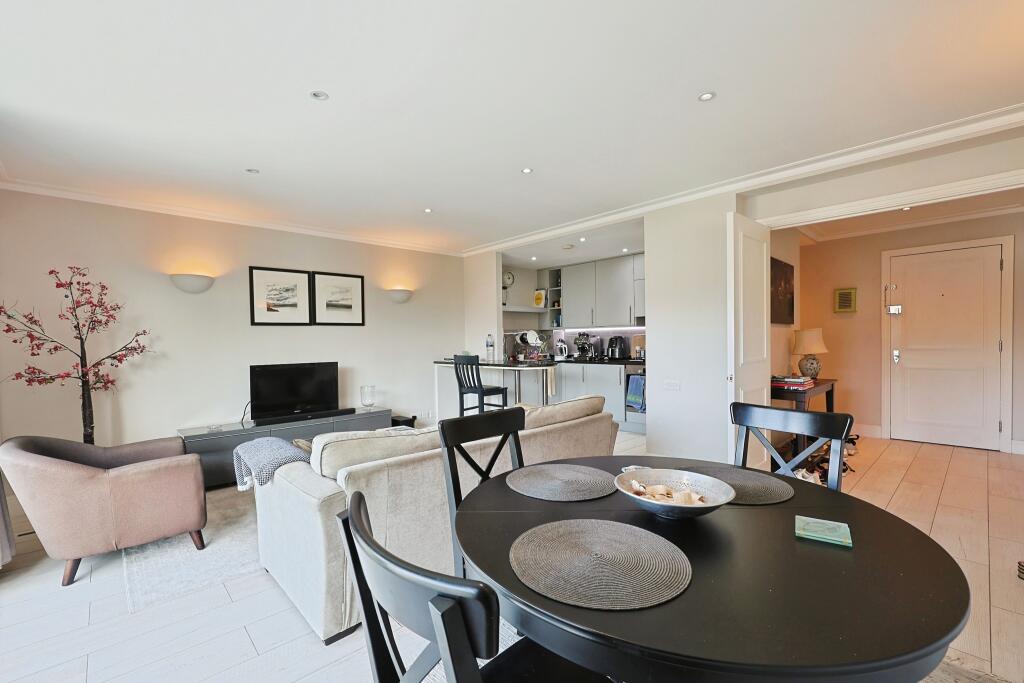 Carlton Drive, Putney, SW15 - More