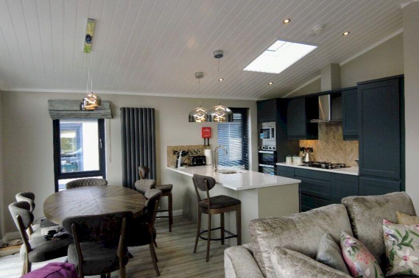 3-bed caravan on Faringdon Grange Holiday Lodge Park, Great Coxwell Road, Faringdon , Oxfordshire, SN7 7LU, £265,000