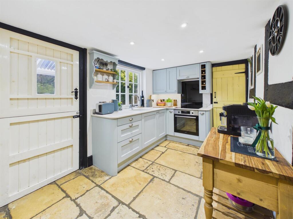 House in Gloucester - View 2