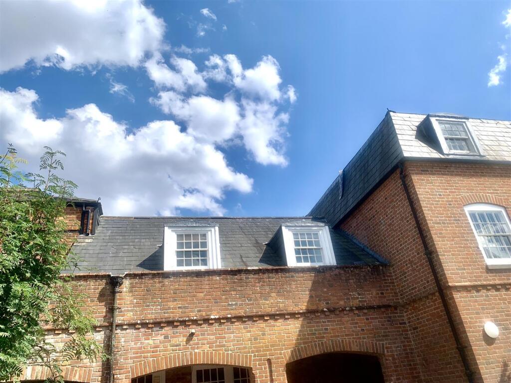 Main image of property: Nags Head, Court, Devizes