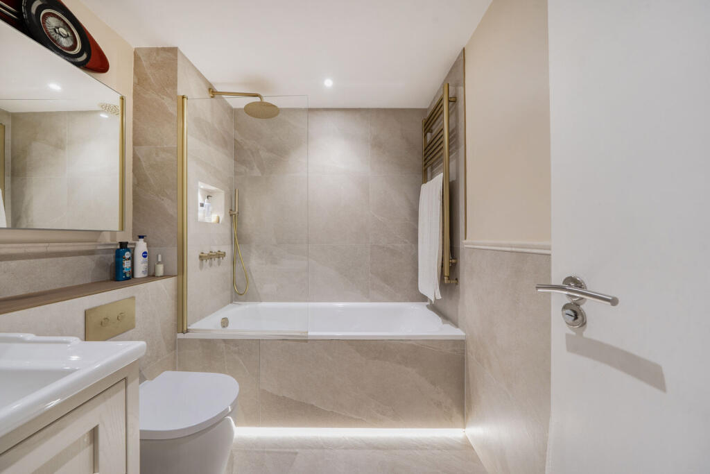 Apartment in London - More