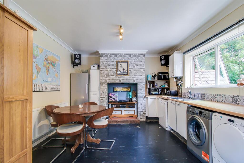 House in Wakefield, Outwood - View 3