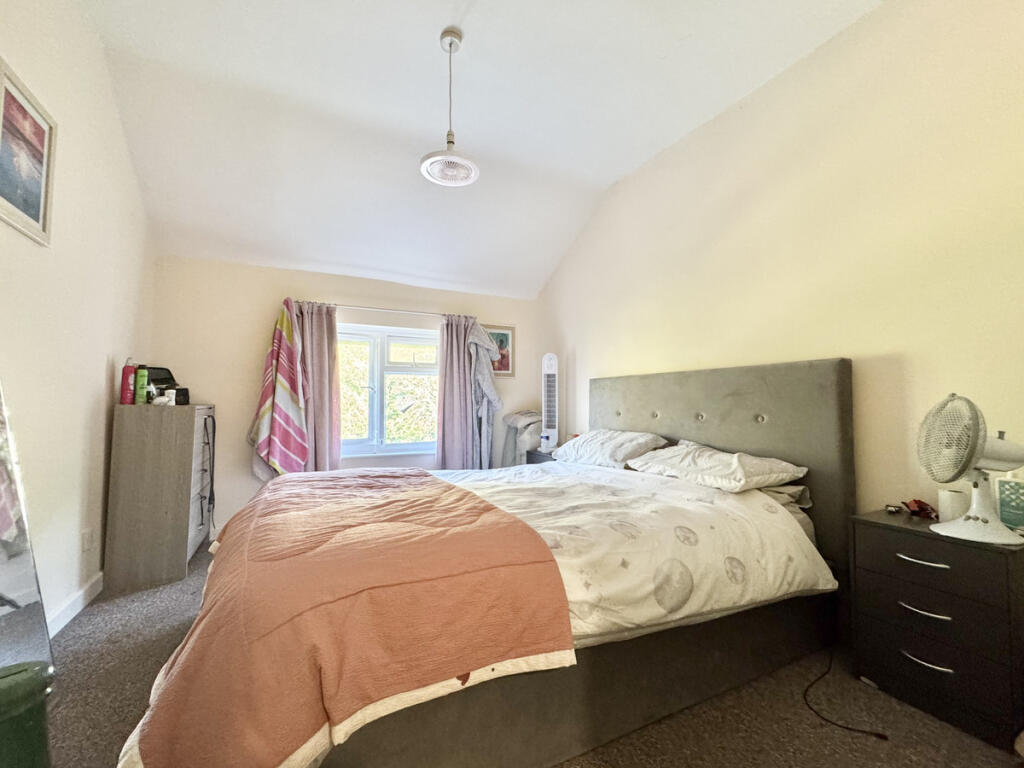 West Hill Road, Ryde, PO33 - More