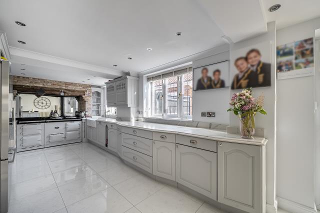 House in Reading, Charvil - More