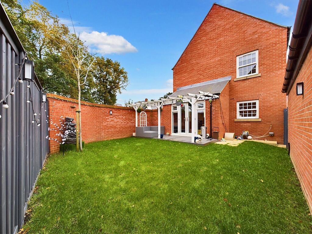 House in Towcester, West Northamptonshire - View 2