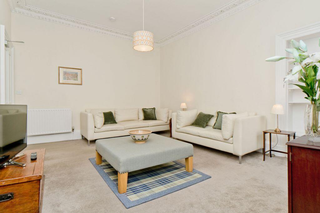 Apartment in Edinburgh, Tollcross - View 4