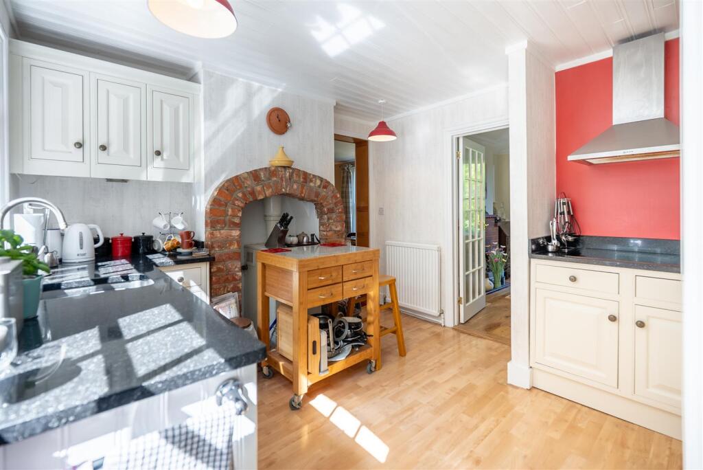 House in Epping Forest, North Weald - View 3