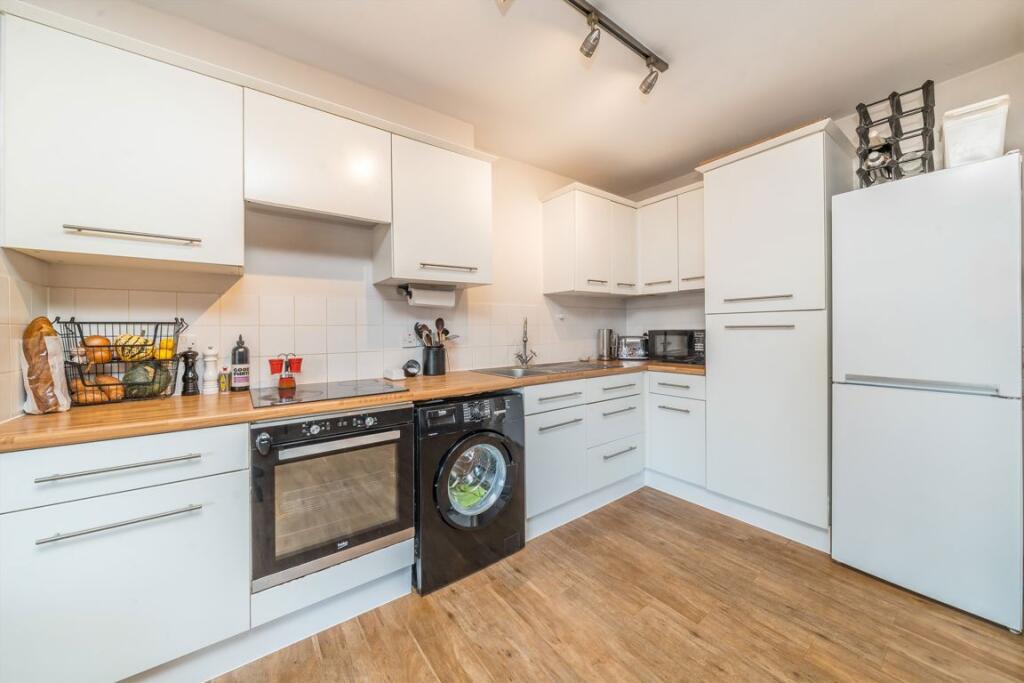 Apartment in London, Clapton Park, Homerton - View 3