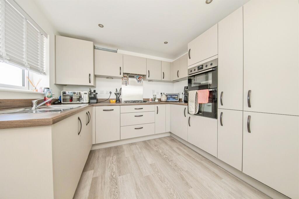Northfield View, Sproughton, Ipswich photo 4