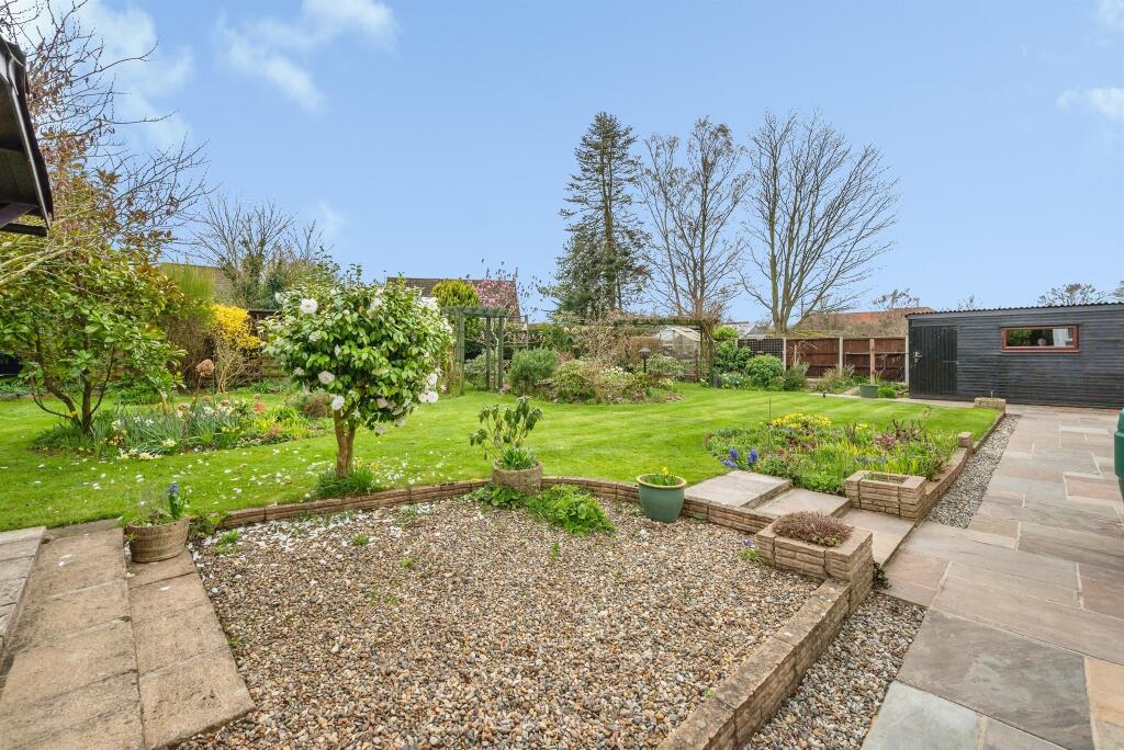 Oaklands Park, North Walsham photo 3
