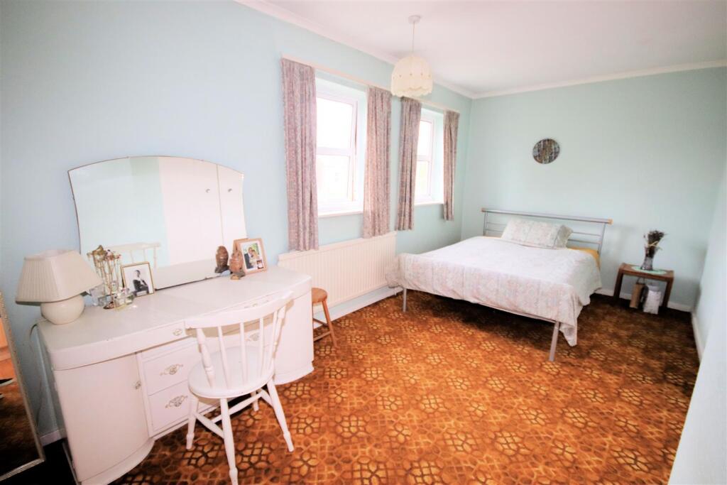 House in Luton - View 5