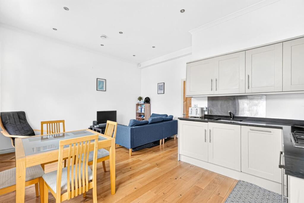 Apartment in London - View 4