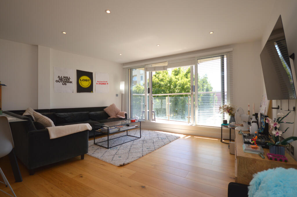 Main image of property: Gateway House, Whitechapel, E1 2HP