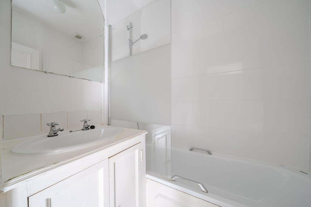 Apartment in London, Merton - More