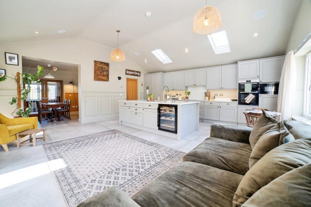 House in Ashfield, Hucknall - View 4