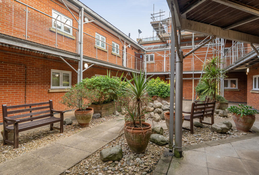 Apartment in Tunbridge Wells, Kent - View 4