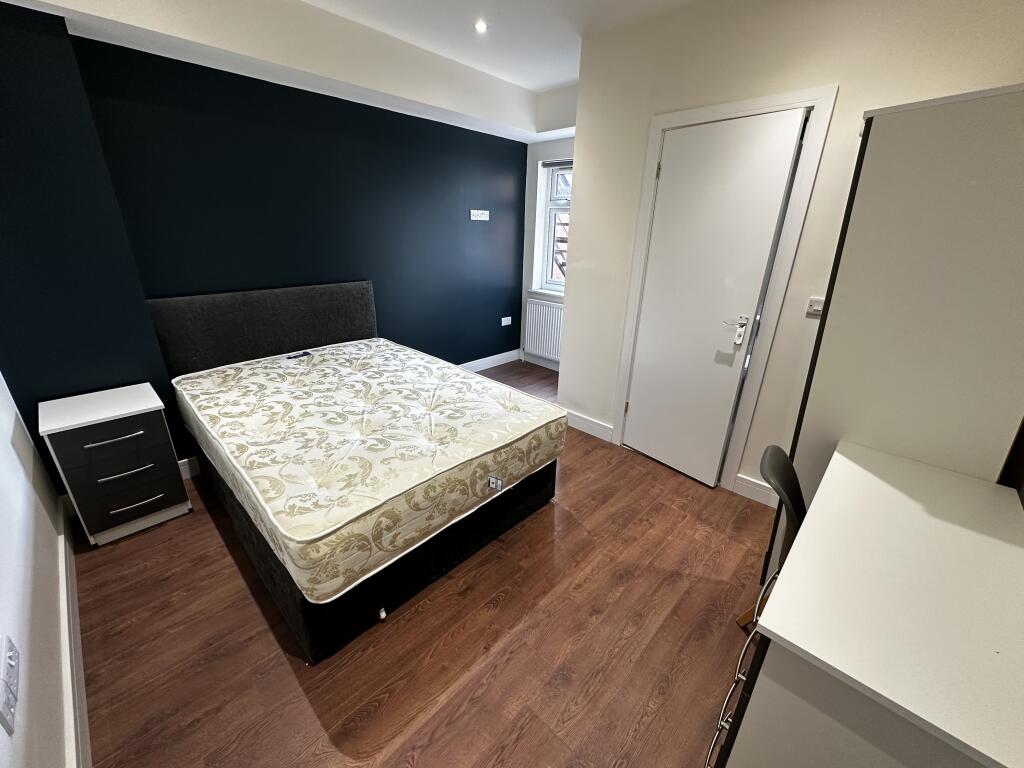 Main image of property: Glenfield Road, Leicester, LE3 6AQ