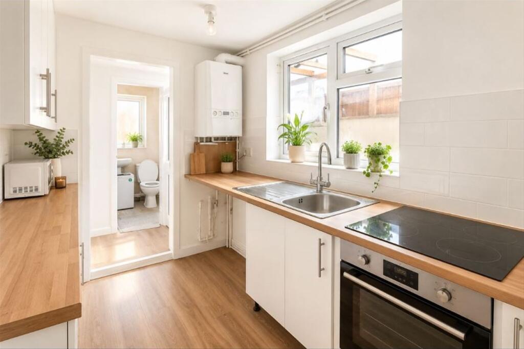 Main image of property: Station Road, Northfleet, Gravesend, Kent, DA11 9DY