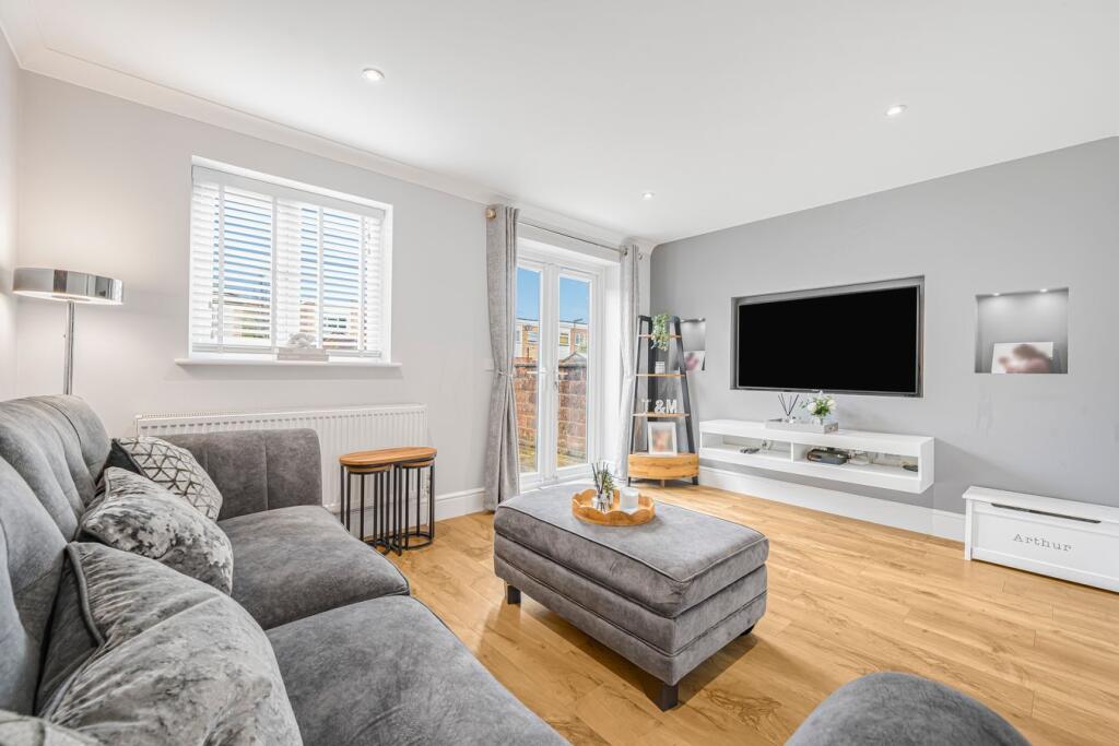 House in Spelthorne, Charlton - View 5