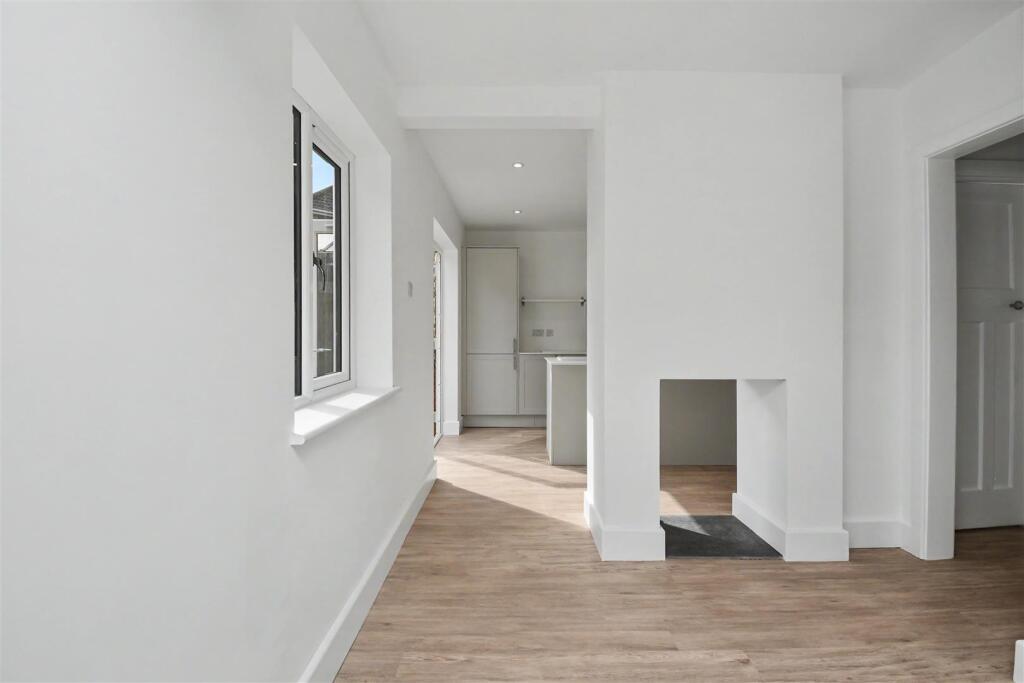 House in Northampton, North Northamptonshire - View 3