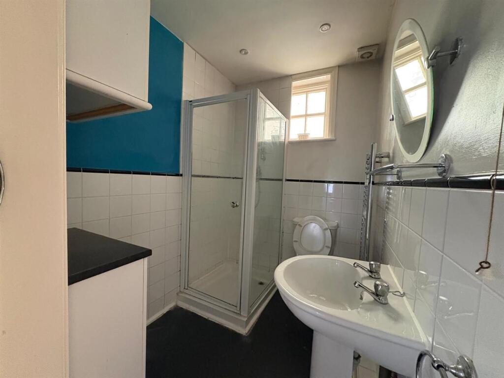 Seaforth Avenue, New Malden - More