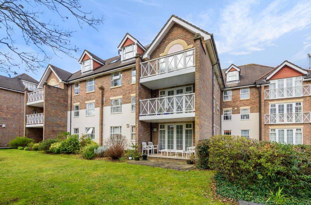 2-bed flat on Winn Road, Highfield, Southampton, Hampshire, SO17, £285,000