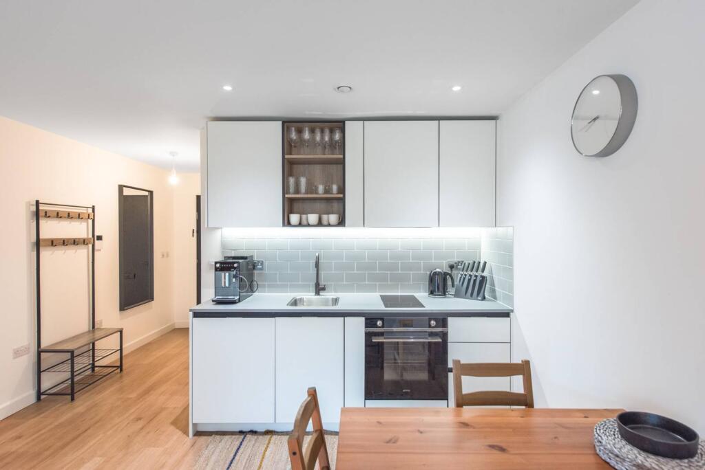 East Drive, Colindale, London, NW9 photo 4