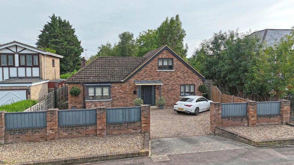 Main image of property: Old Nazeing Road, Broxbourne, Hertfordshire, EN10