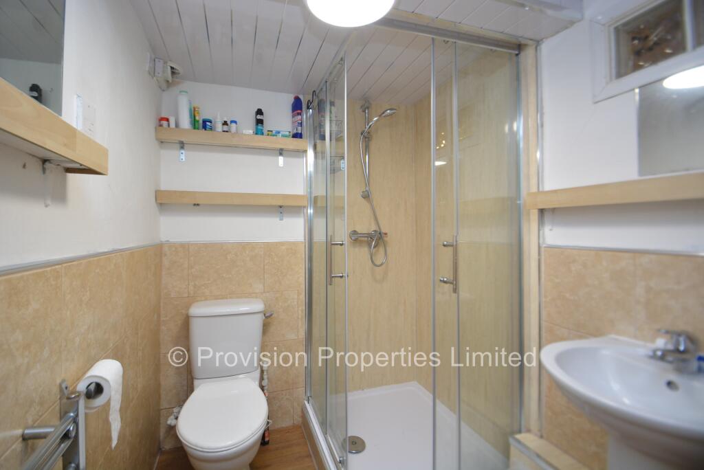 8 bedroom terraced house for rent