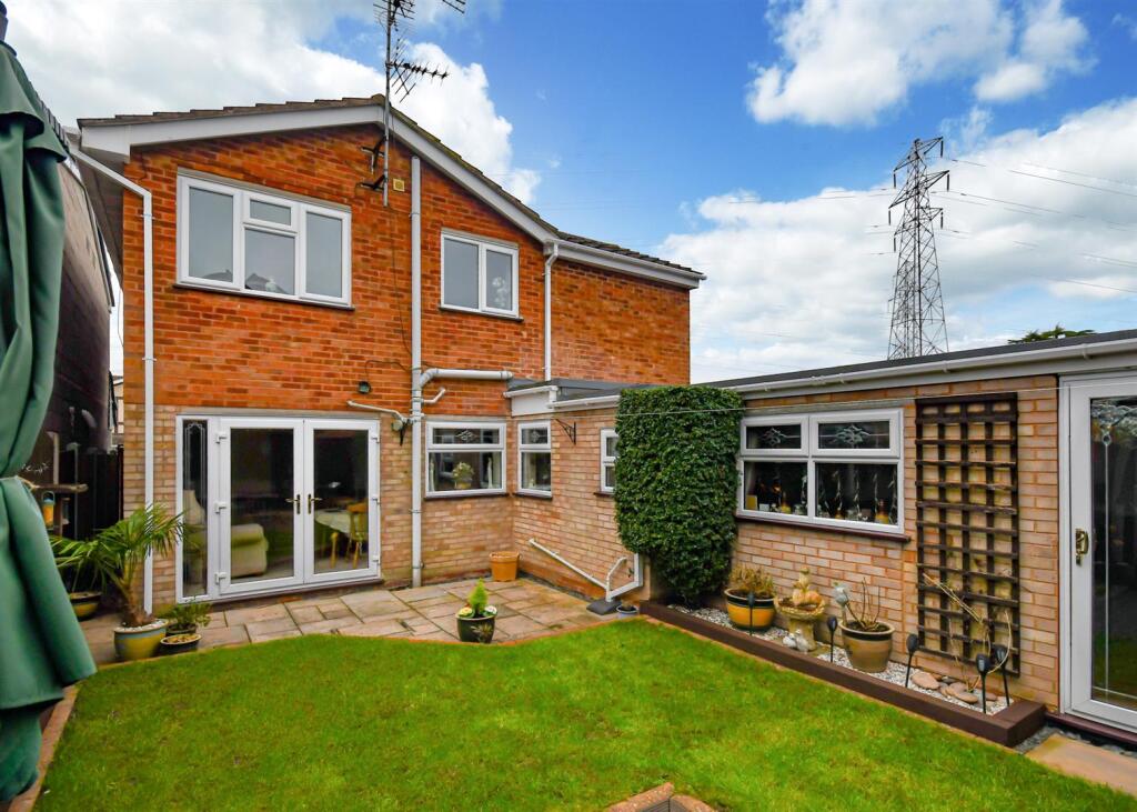 Waterdale, Wombourne, Wolverhampton photo 3