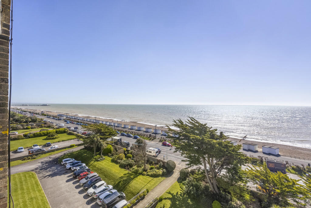 Apartment in Worthing, West Worthing - More