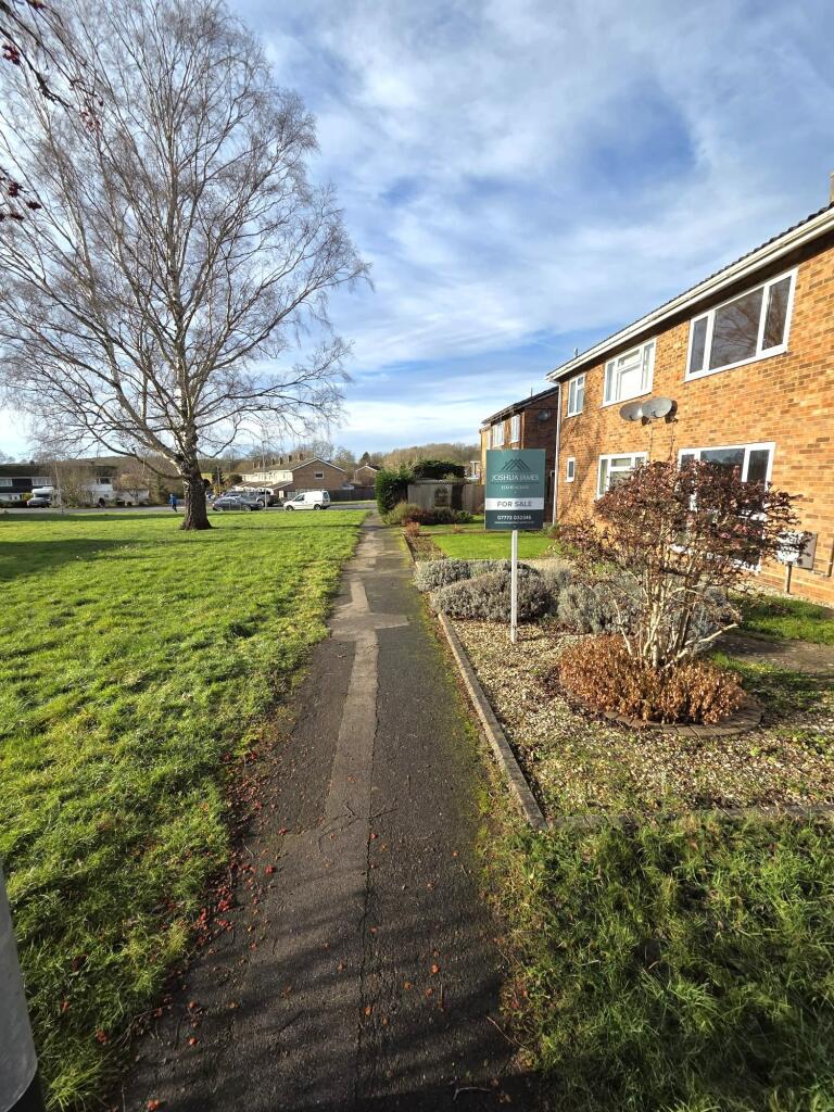 Almond Drive, Gamlingay SG19 3NA photo 3