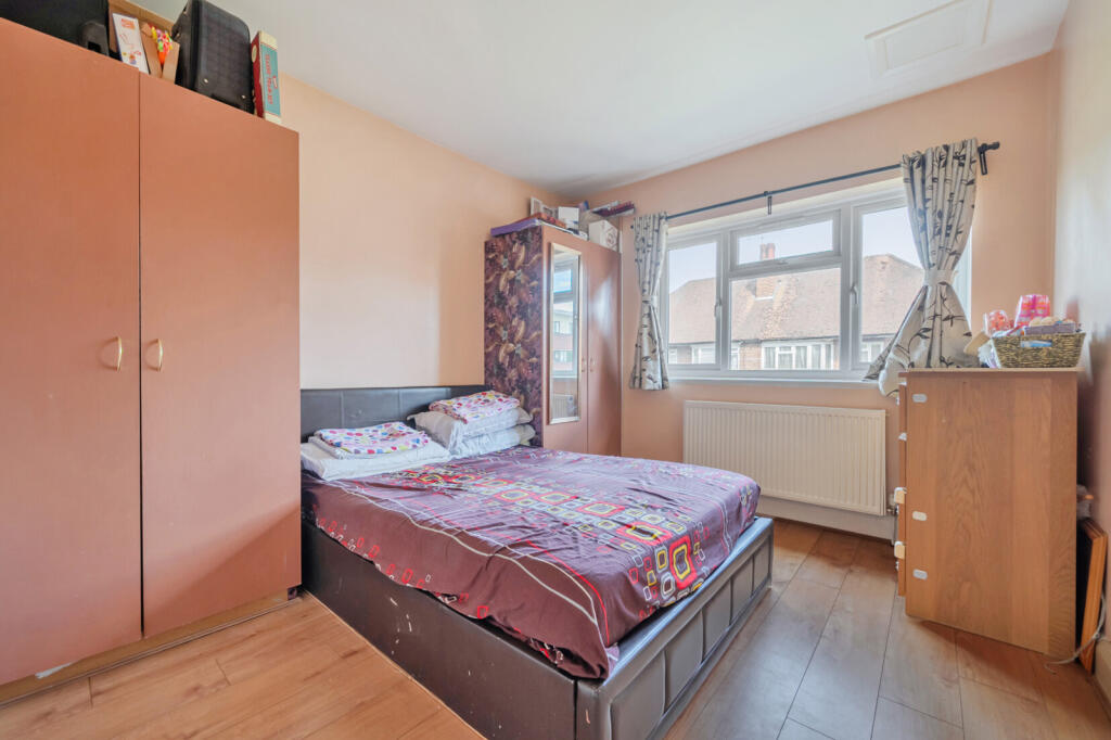 Apartment in Slough - View 5