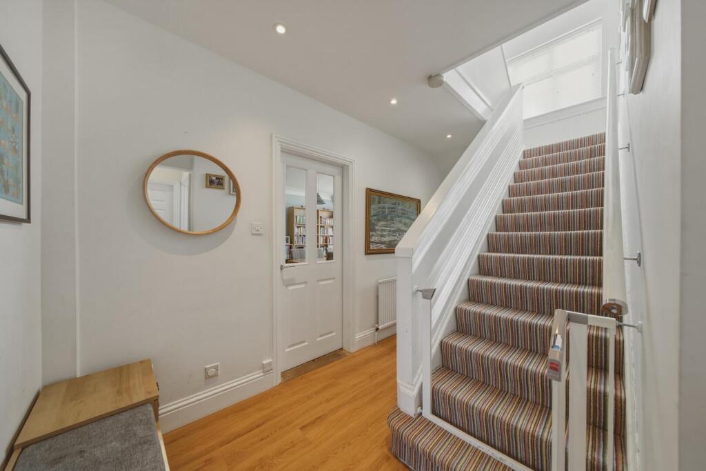 House in Nottingham, Carrington - View 2