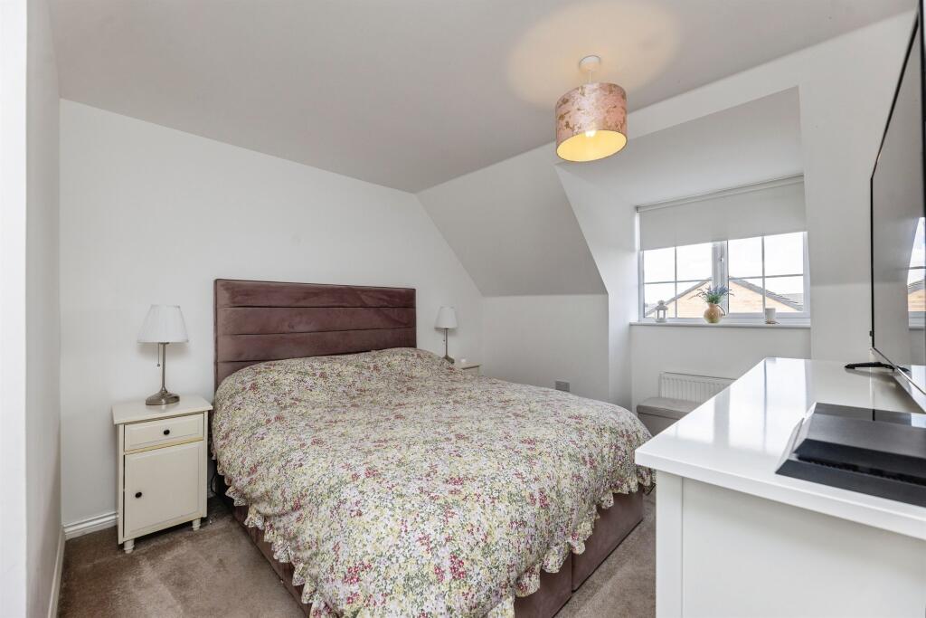 House in Wakefield - View 5