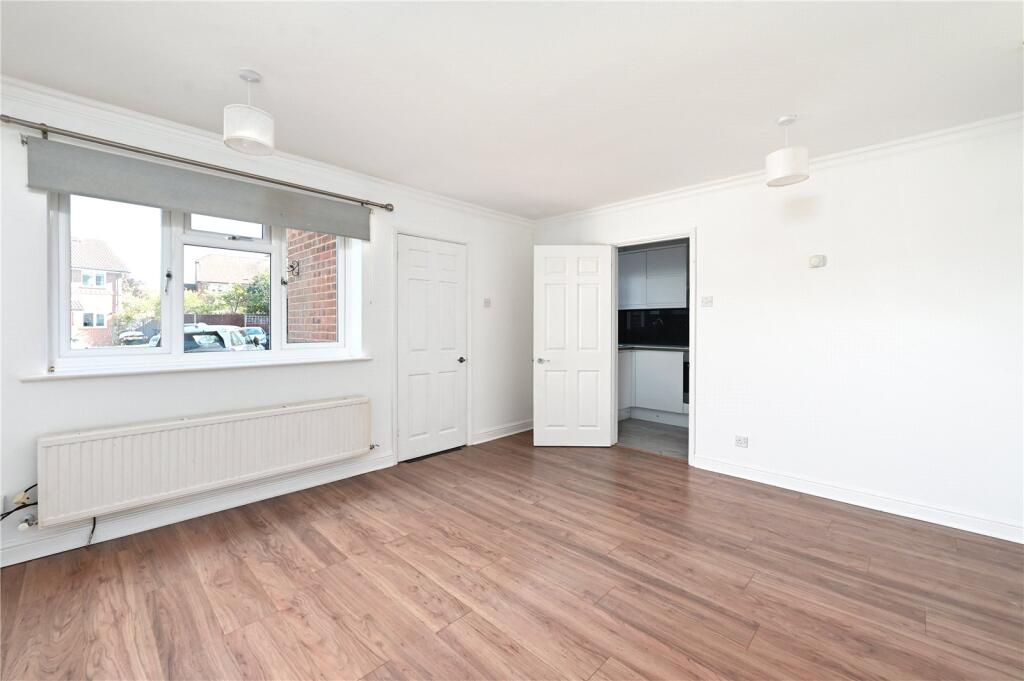 House in Hart, Moulsham Green, Yateley - View 3
