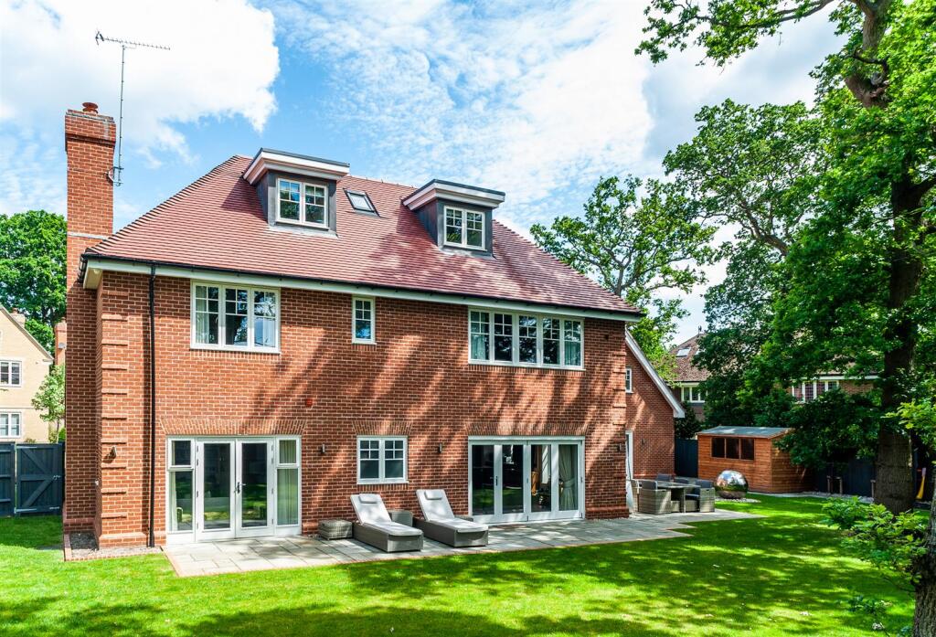 The Spinney, Gerrards Cross SL9 photo 4