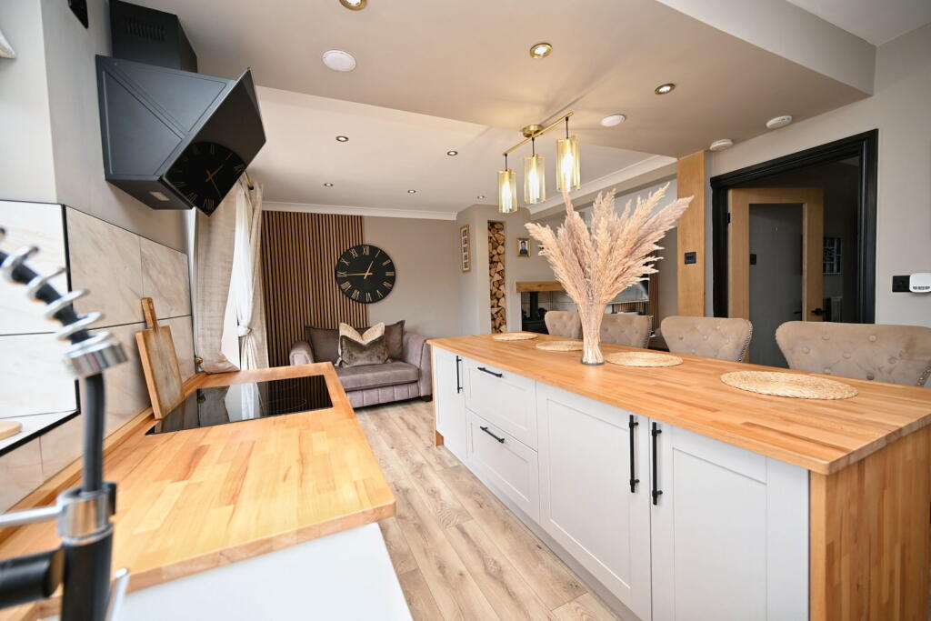 House in Rotherham, Brampton Bierlow - View 4