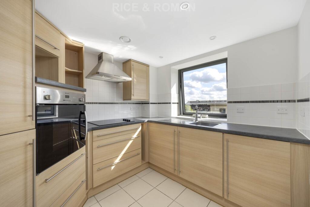 Apartment in Sutton - View 5